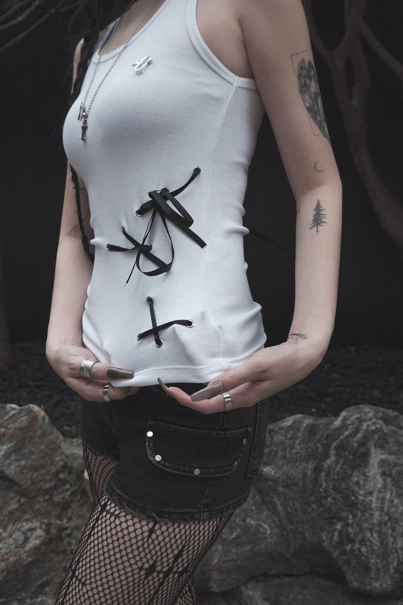 silent symbol eyelet sleeveless (white)