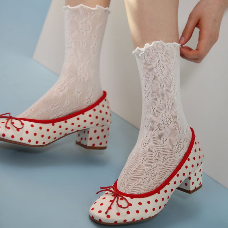 rose ankle socks (white)