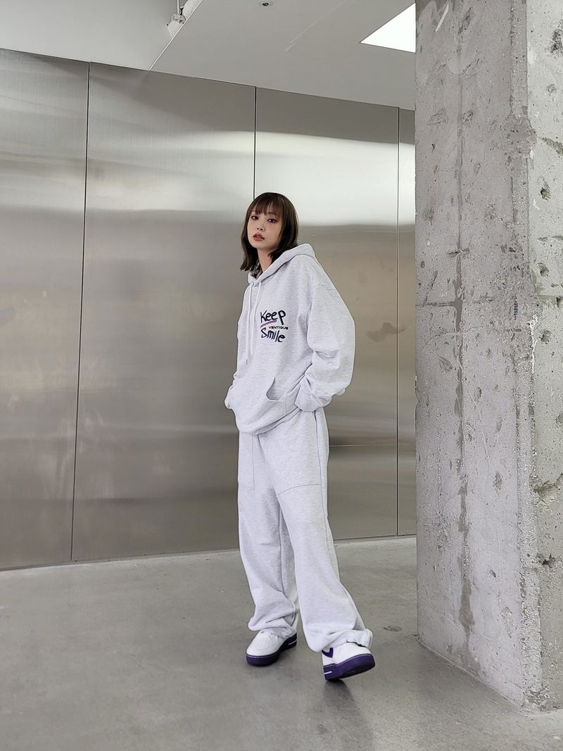 VENTIQUE(ベンティーク)の「VENTIQUE Keep Smile Hoodie(Tops)」