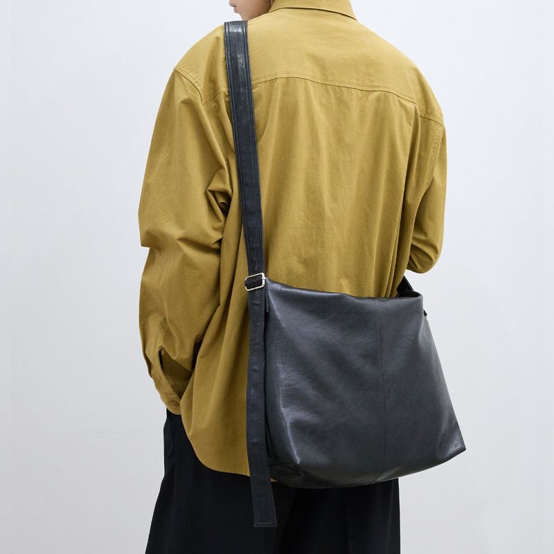 ホーボーレザークロスショルダーバック (BLACK)