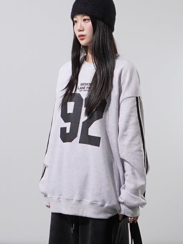 KIXI（キッシー）の「(UNISEX) 92トラックオーバーフィットスウェットシャツ（トップス）」