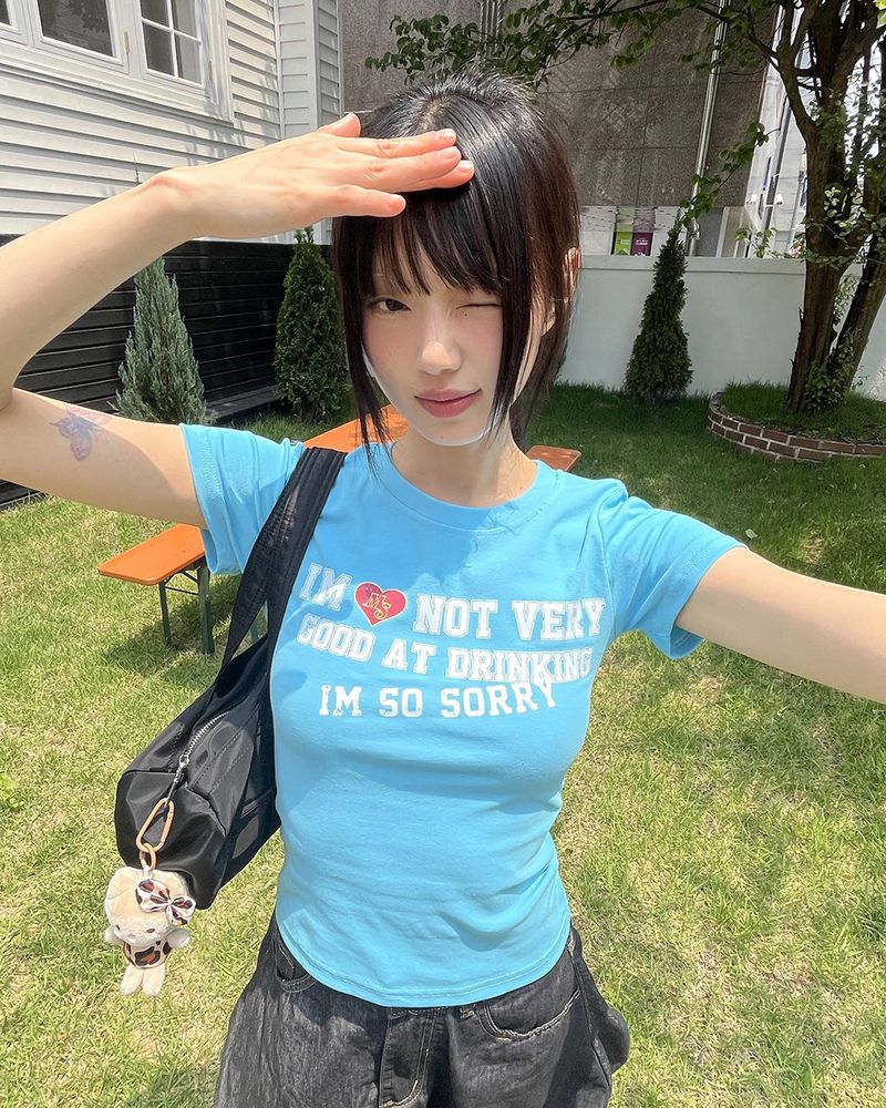WONDER WONDER（ワンダーワンダー）の「ヒルズ スリムレタリングプリント半袖Tシャツ（トップス）」
