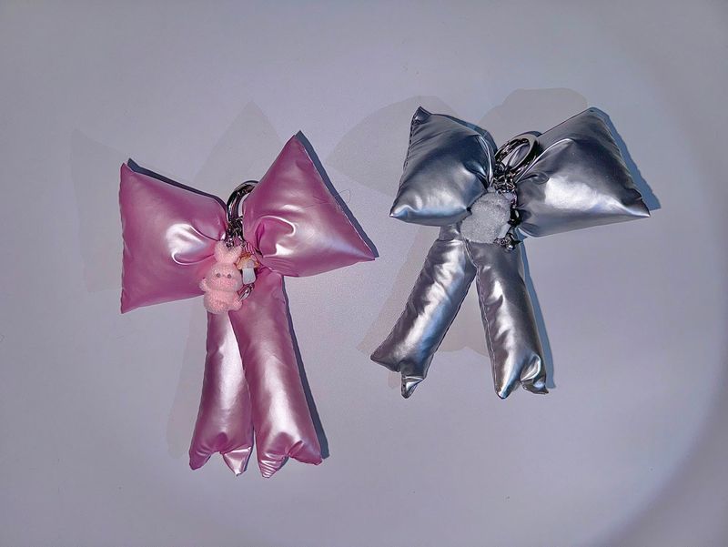 Pluffy glow ribbon keychain (2color)