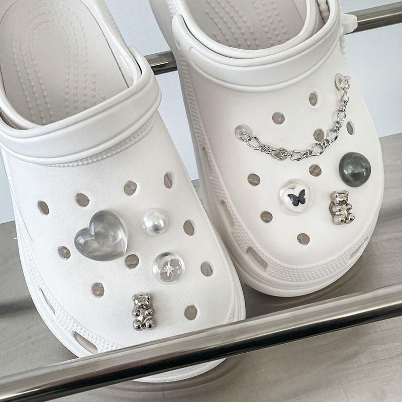 [made]space silver resin shoes charm set 