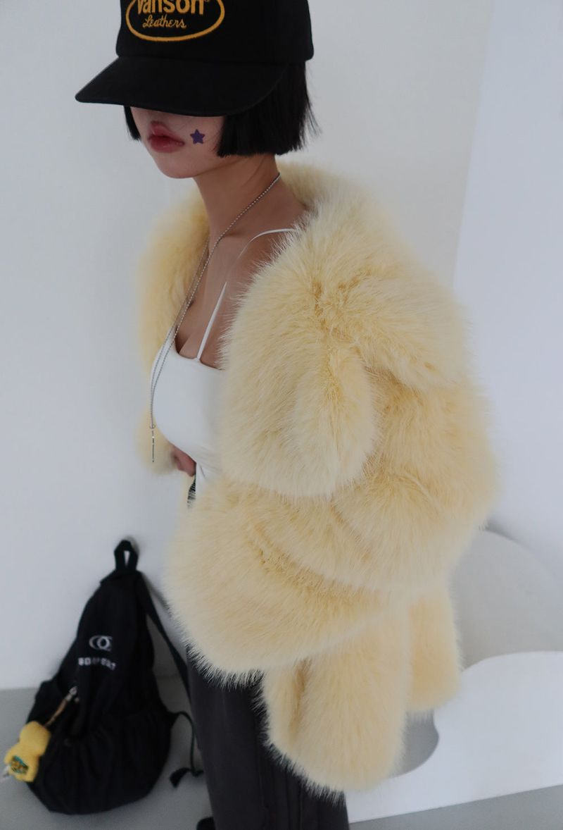 Pastel collar fake fur jacket