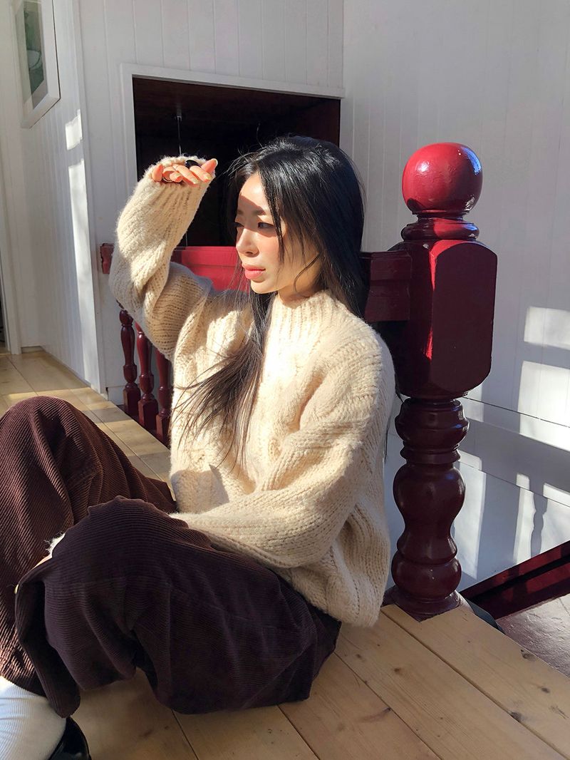 [MADE] MUHR HIGH-NECK CABLE KNIT