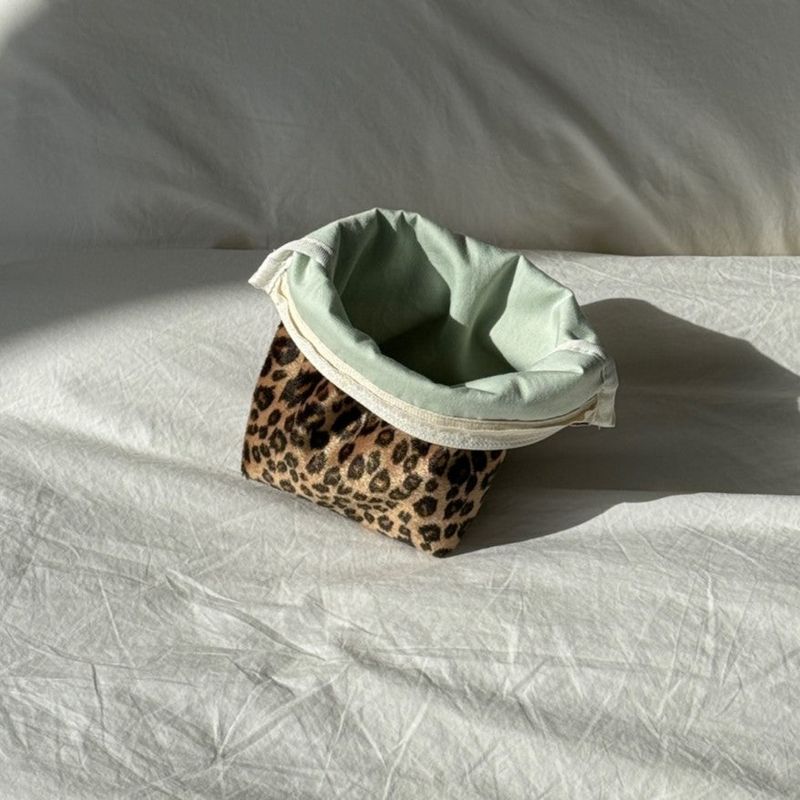 classic pouch_leopard velvet brown