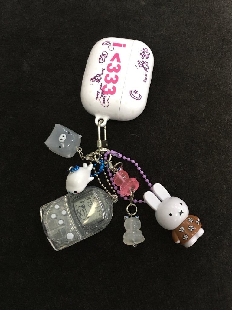 i <333 love (white) airpod case