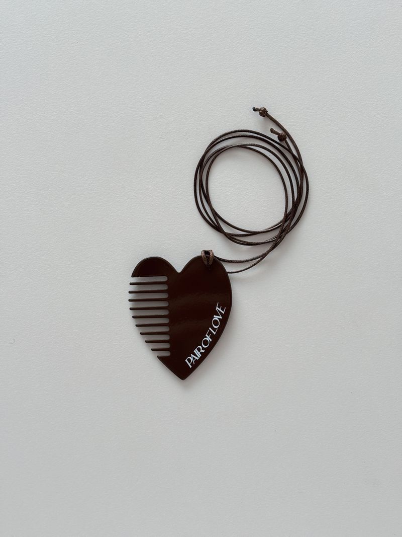 VANLENTINE HEART BRUSH KEYRING (BROWN)