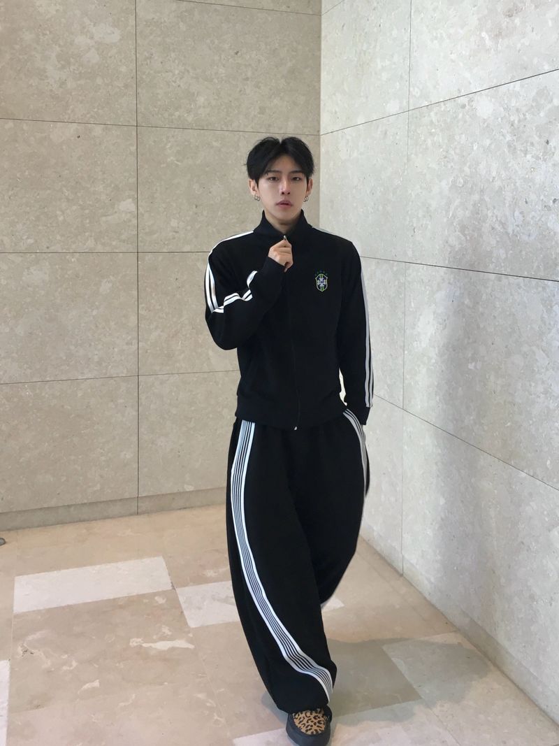 Noir Brazil Track Line Zip-Up 3C
