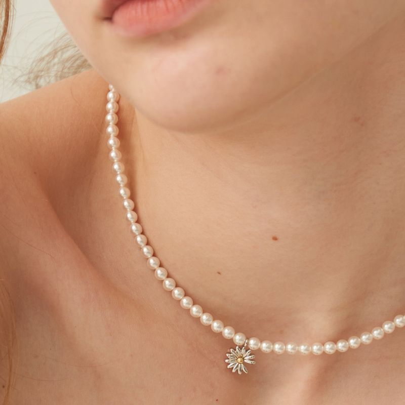 noonoofingers（ヌヌフィンガース）の「Daisy Delight Pearl Necklace（Accessories）」