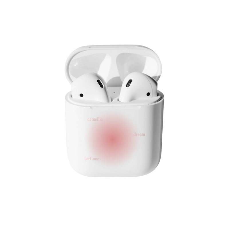 tiny weather（タイニーウェザー）の「cheek AirPods case-camellia（Smartphone Accessories）」