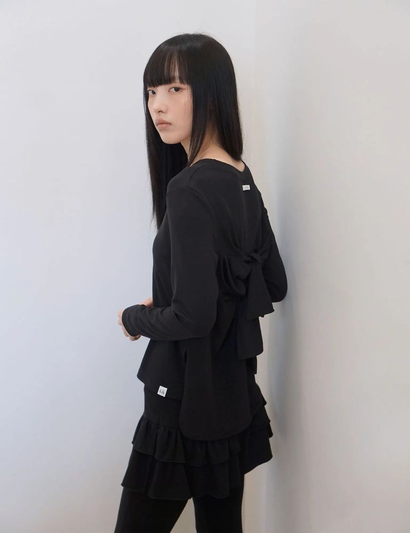 UGLYSHADOW（アグリーシャドウ）の「バック リボン ティーシャツ(BLACK)（トップス）」