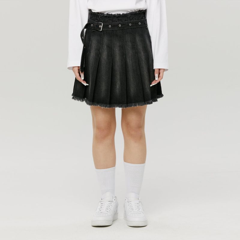 BUCKLE DENIM PLEATS SKIRT