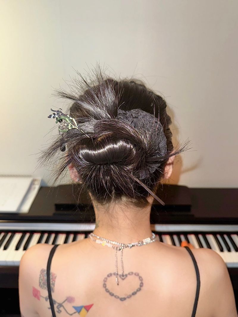 Black goth moon ornamental hairpin