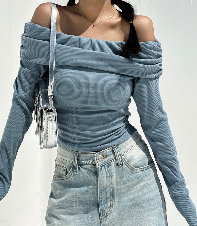 CCORTTI（コルッティ）の「GODDESS 2-LINE RIBBED PUFF LONG-SLEEVE FLEECE SEMI-CROPPED OFF-SHOULDER TEE - 2 COLOR（Tops）」