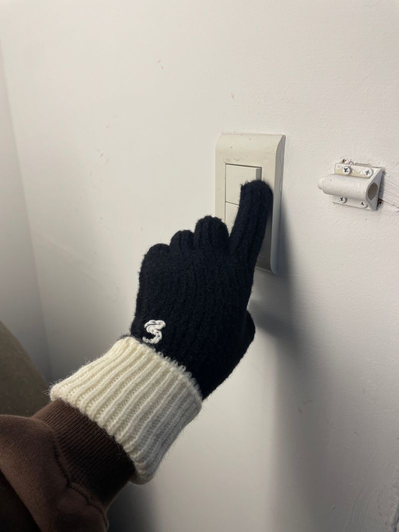 CUSTOM INITIAL TWO-TONE GLOVES