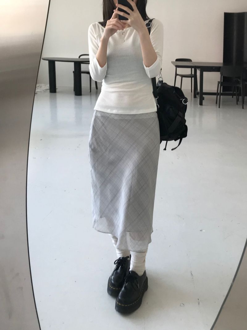 Kitten（キッテン）の「Lia Checkered Midi Skirt (2 colors)（Skirts）」