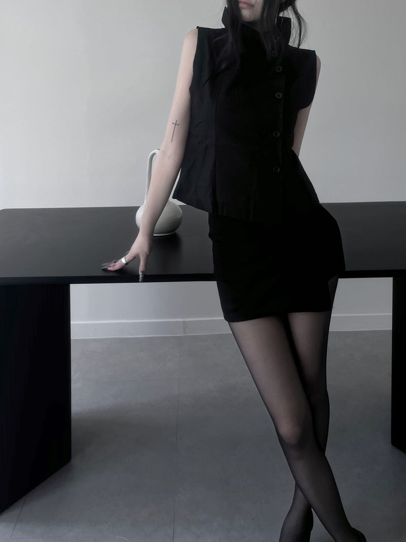 high-neck black button vest