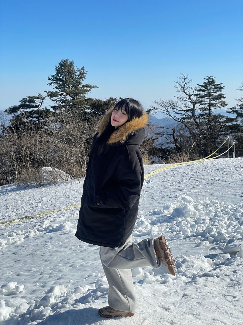 Snowy mountain fur jumper