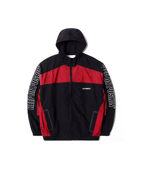 QT8 GARMENTS（キューティーエイトガーメント）の「RG レトロフードトラックジャケット (ブラック/レッド)（ジャケット/アウター）」