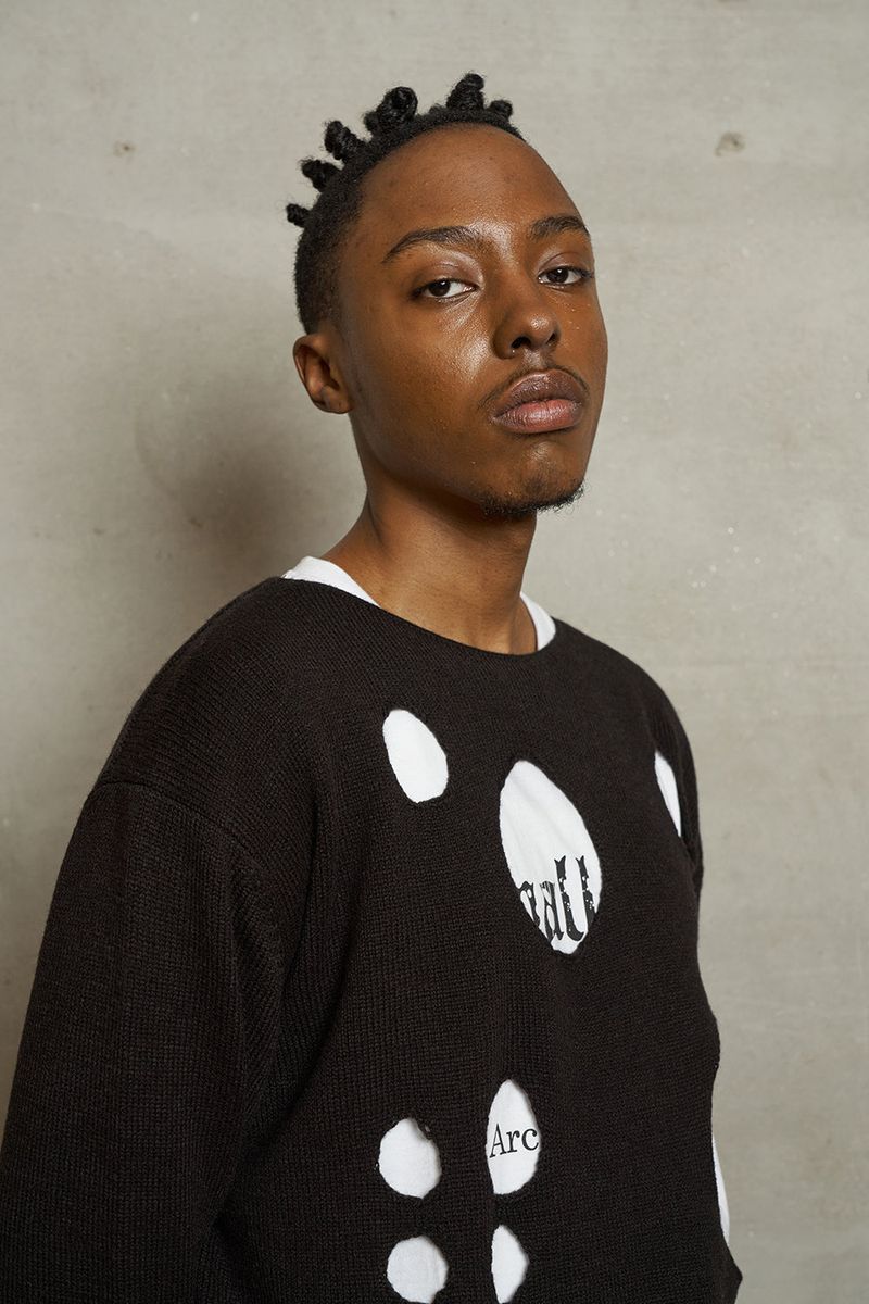 HOLE ROUND KNIT