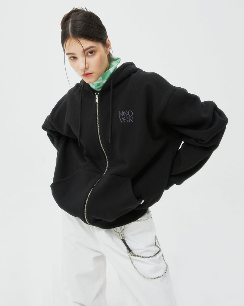 NCOVER（エンカバー）の「TYPO LOGO HOODIE ZIPUP-BLACK（Tops）」