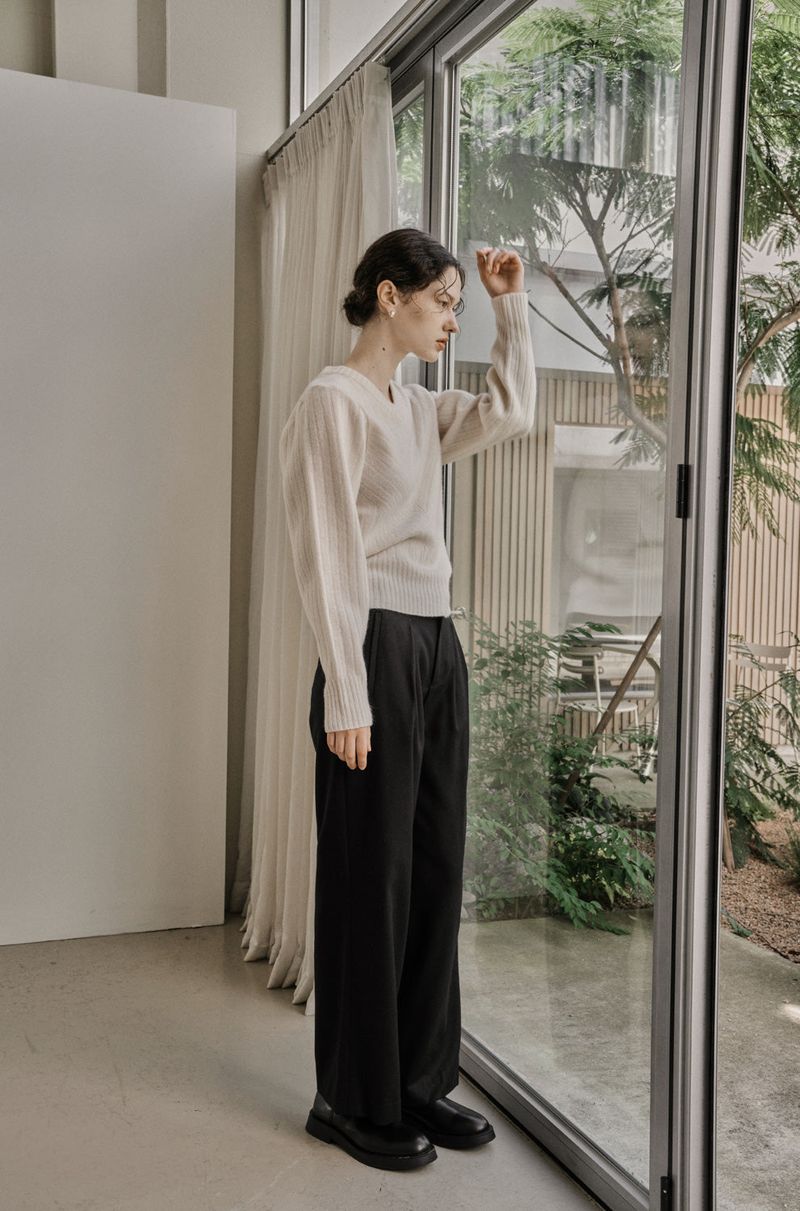 RIBBED V-KNIT TOP_IVORY