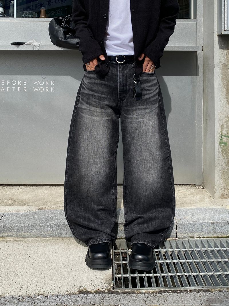 SSROOM（エスエスルーム）の「Amber Cat Brush Curved Denim Pants (Black)（Pants）」