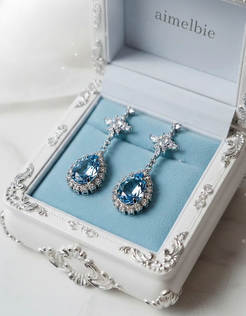 Romantic Queen Earring - Light Sapphire