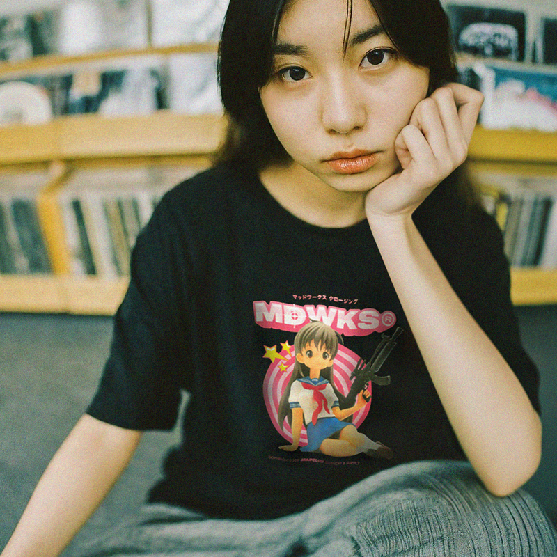 MADWORKS CLOTHING（マッドワークスクロージング）の「スクールオブマッド (ガールオーバーサイズTシャツ)（トップス）」