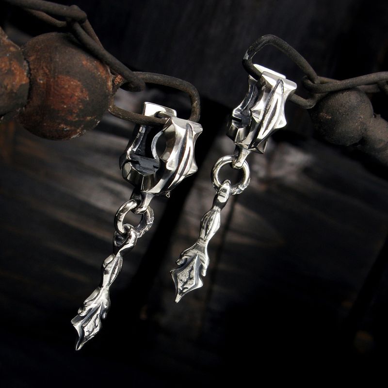 Sagitta-D1 silver hoop earring