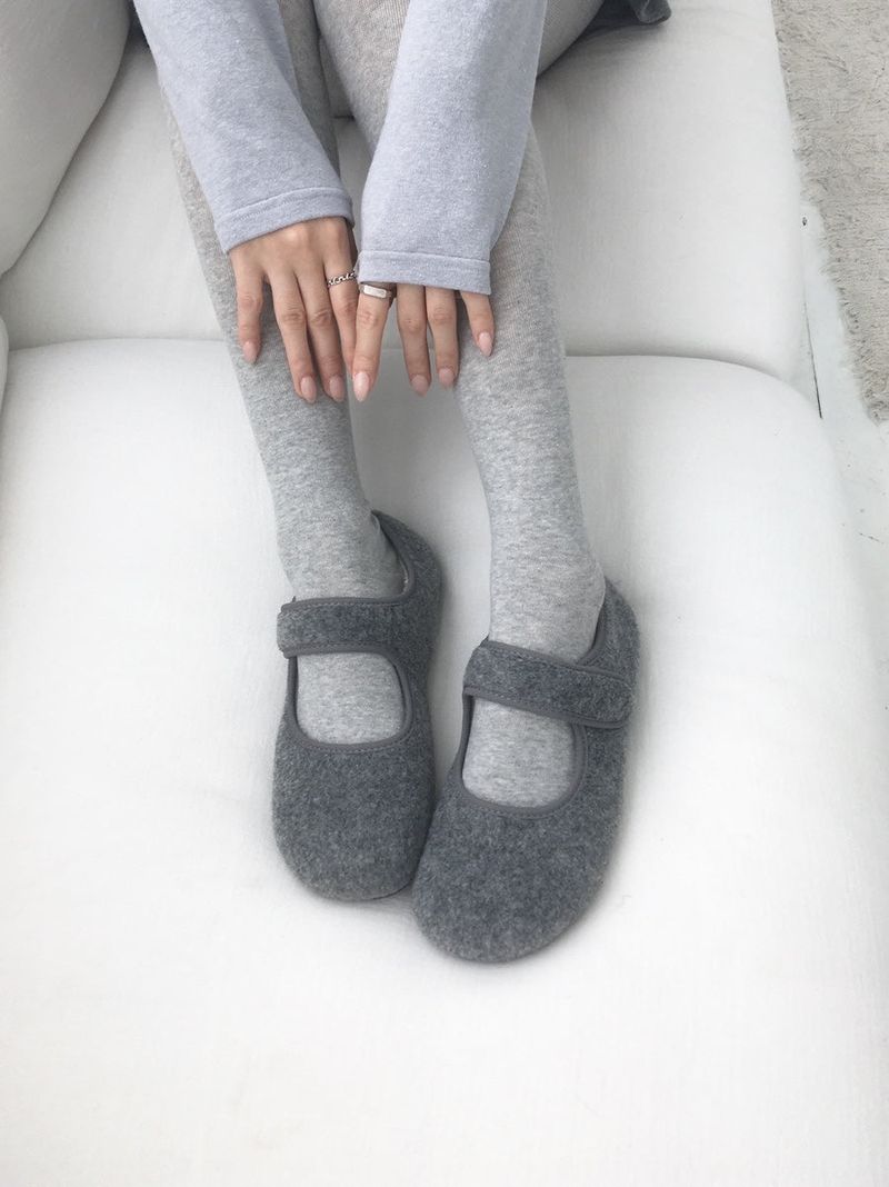 Round fur mary-jane shoes