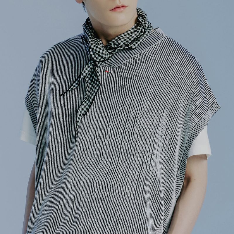 ROMANTIC CROWN（ロマンティッククラウン）の「TWO TONE RIB KNIT VEST_NAVY（Tops）」