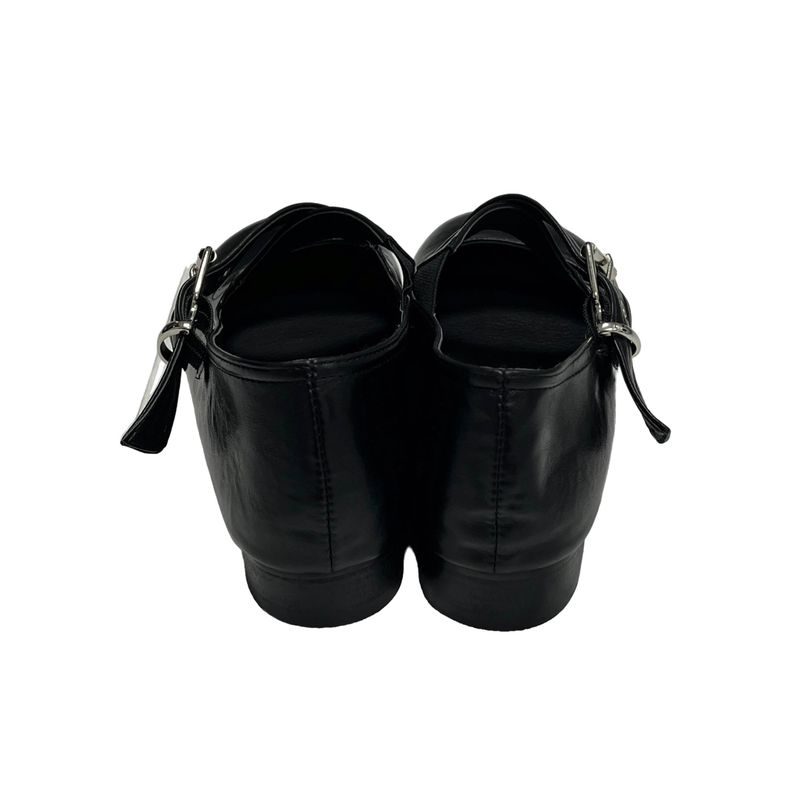 Cross strap shoes