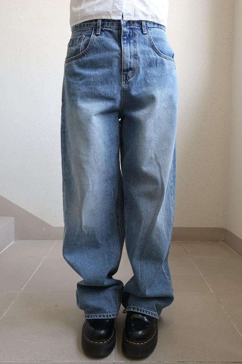 Tenshe（テンシズ）の「スタッズワイドデニムパンツ（パンツ）」