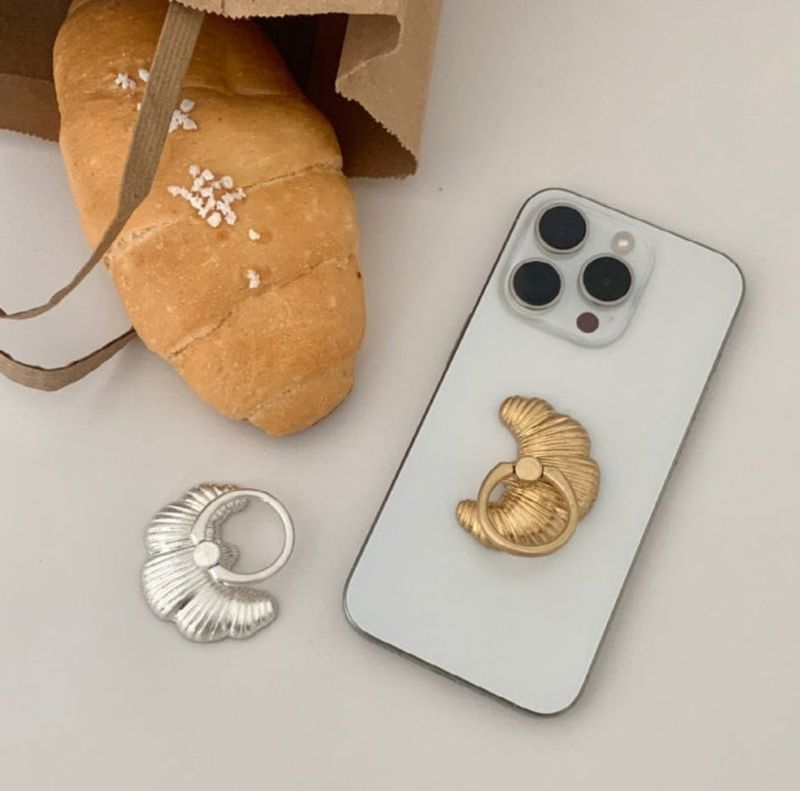 justformes2（ジャストフォーミー）の「Croissant Fingering Tok (2 Colors)（Smartphone Accessories）」