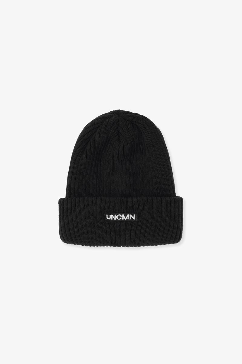UNCMN（アンカモン）の「UNCMN エンブレムビーニー（帽子）」