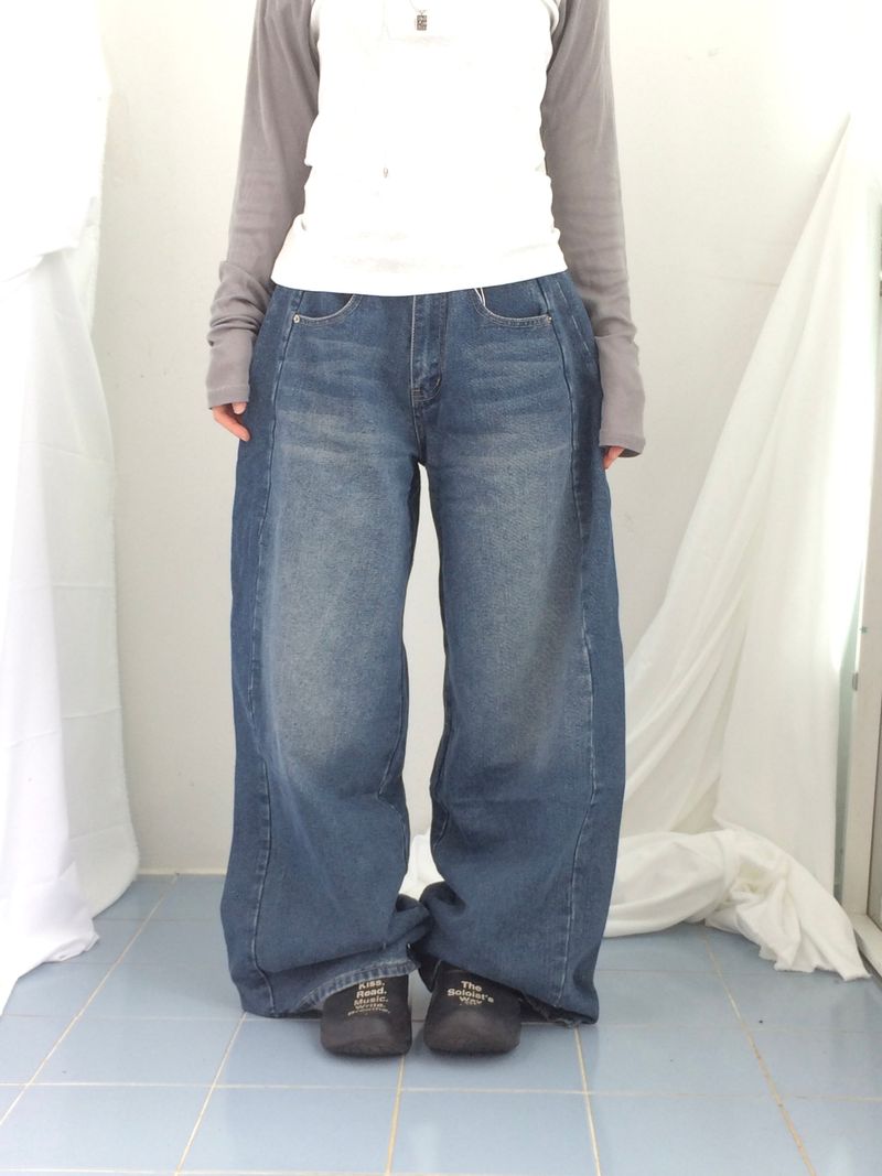 Curved incision balloon pants
