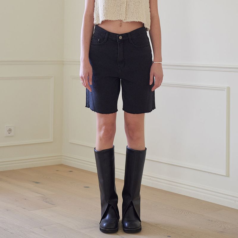 CUTOFF DENIM SHORTS (BLACK)