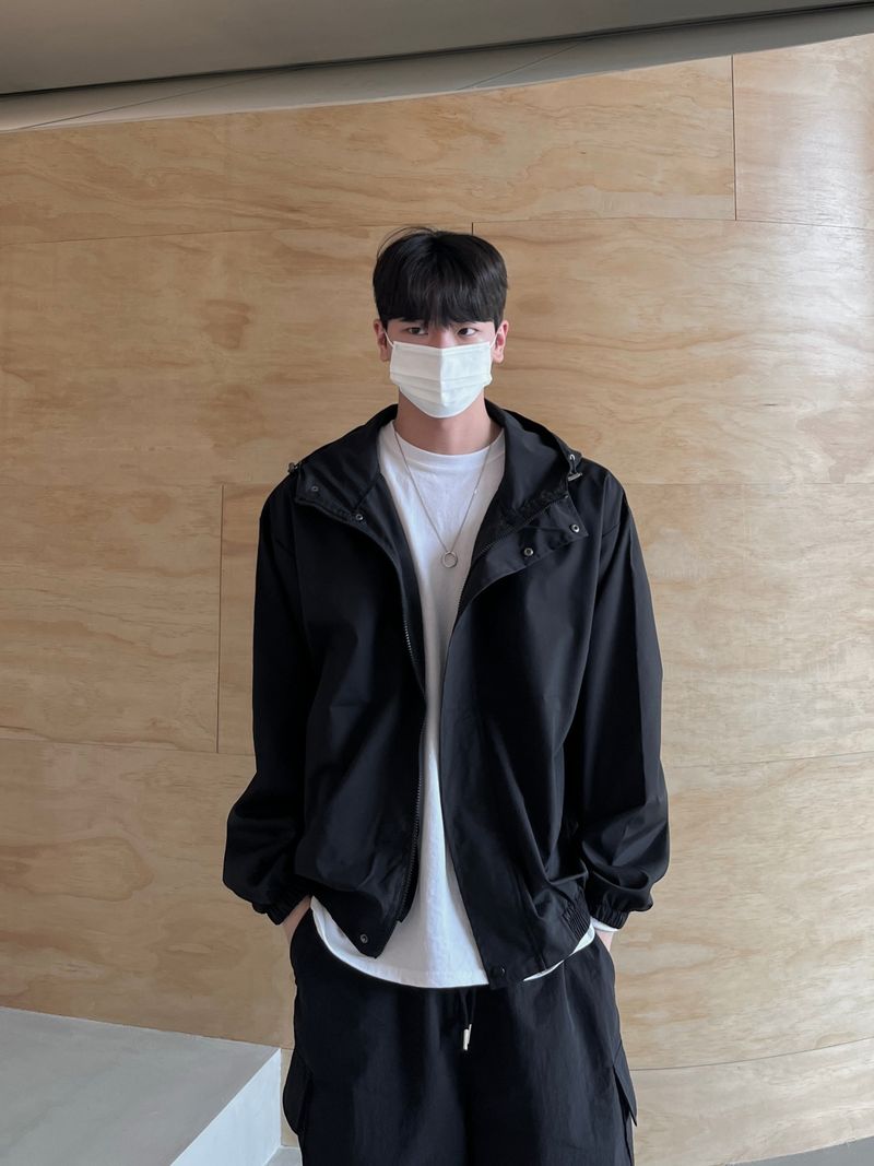 Squre hood windbreaker