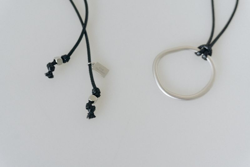 Big circle strap necklace