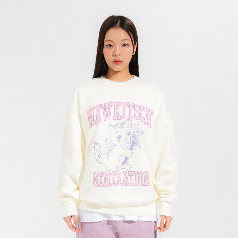 NEWKITSCH（ニューキッチジェネレーション）の「COLLEGE CAT SWEATSHIRTS-IVORY（Tops）」