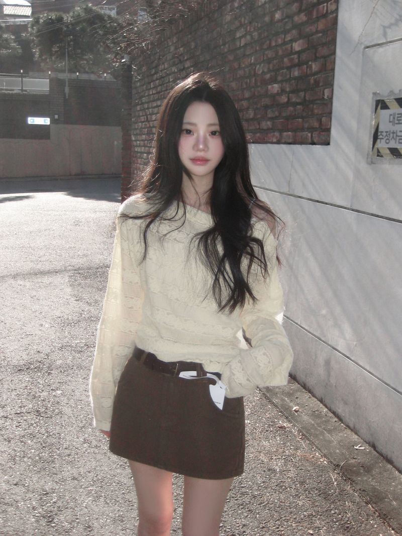naro flower one-shoulder knit