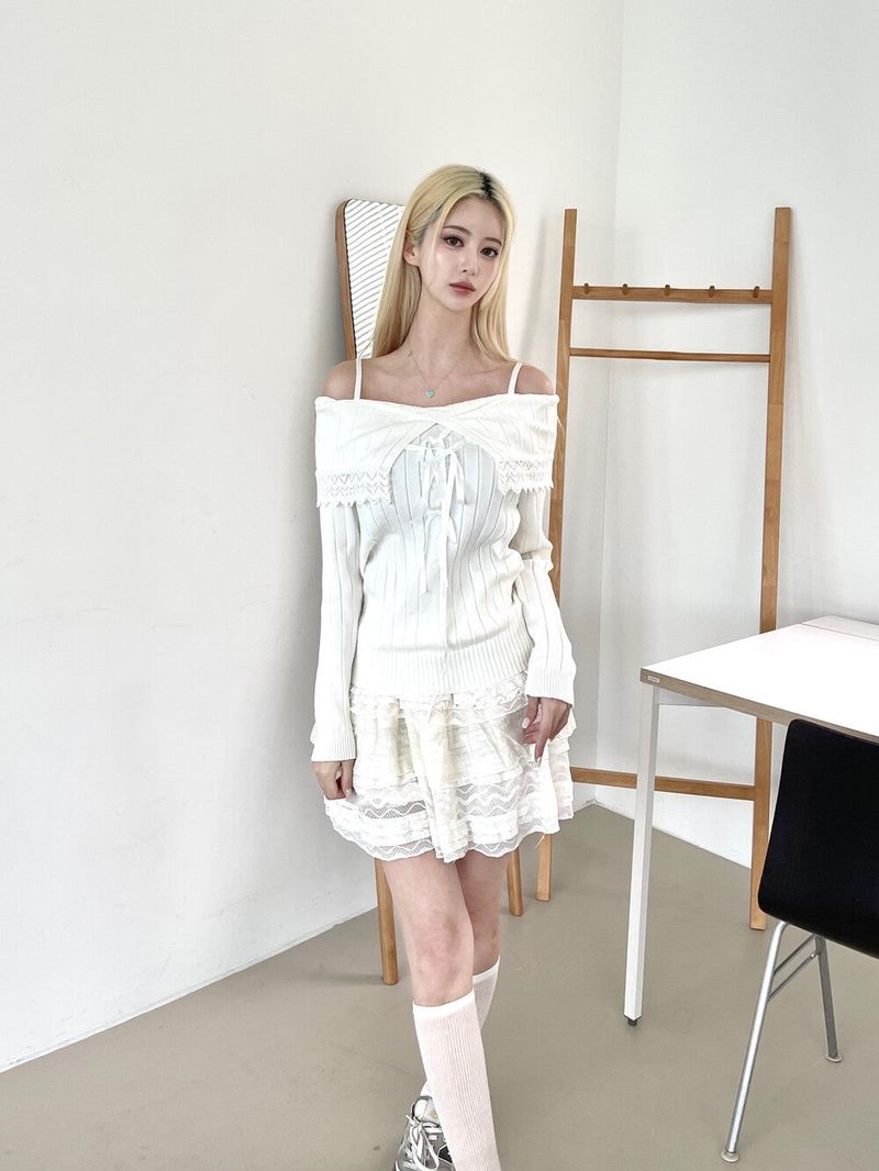 1445. Ribbon off sholder knit