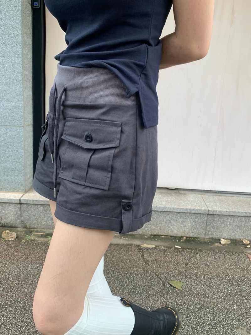 Rover Buckle Cotton Cargo Roll-Up Shorts (4c)