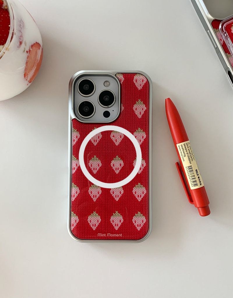 Mint Moment（ミントモーメント）の「 [MADE]ピンクストロベリー シルバー エポキシ MagSafeバンパー iPhoneケース（Smartphone Accessories）」