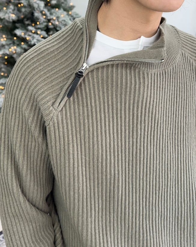 Rubed diagonal zip-up knit