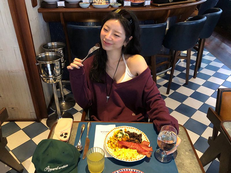 [MADE] TA DEEP V-NECK SWEATSHIRT