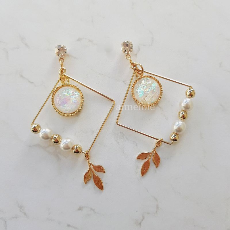 White Dream Catcher Earring (LOONA Yves Earring)